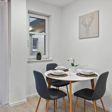 Winetime - Modern - Boxspringbetten - Naehe Mercedes-benz Apartment *